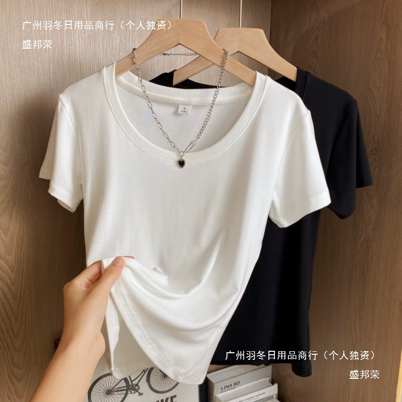 Белая женская футболка с короткими рукавами и U-образным вырезом, летняя модная нишевая рубашка с обычными плечами и короткой внутренней частью из ледяного шелка, топ в европейском и американском стиле.