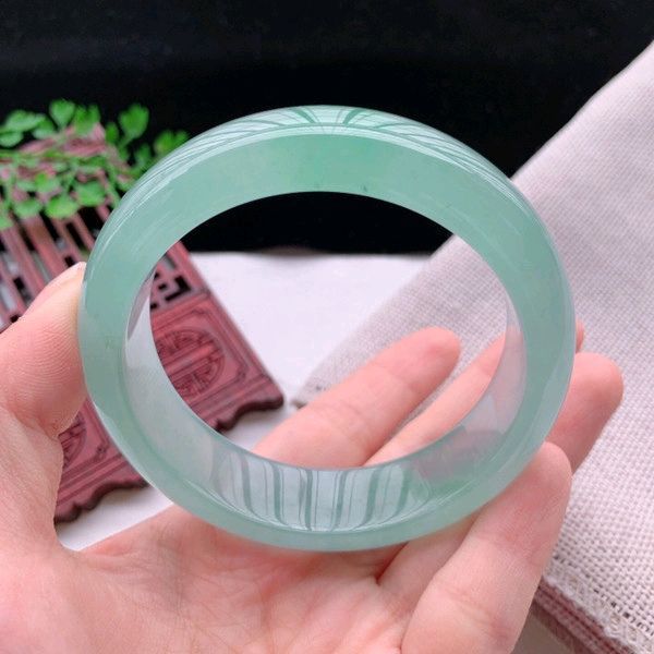Vòng tay ngọc bích tự nhiên Myanmar A cao cấp, đường kính trong 53–62 mm chi tiết 2