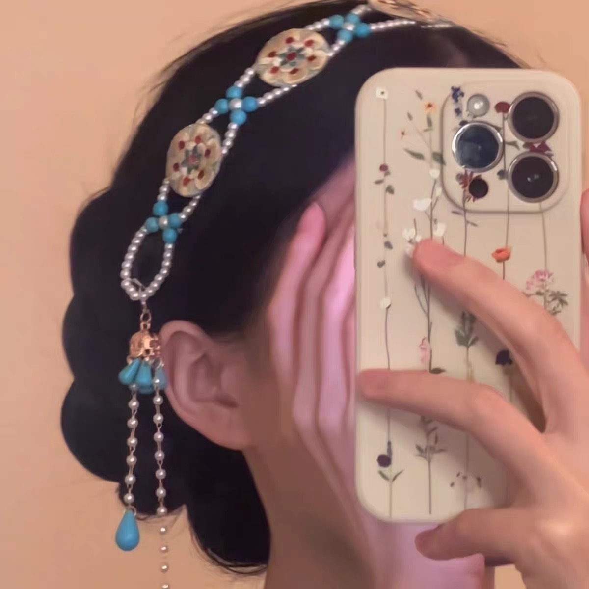 [Seeking Light] New Chinese-style blue and white color-blocked, hollowed-out, tassel headband – a retro, elegant, and sweet fashion hair accessory