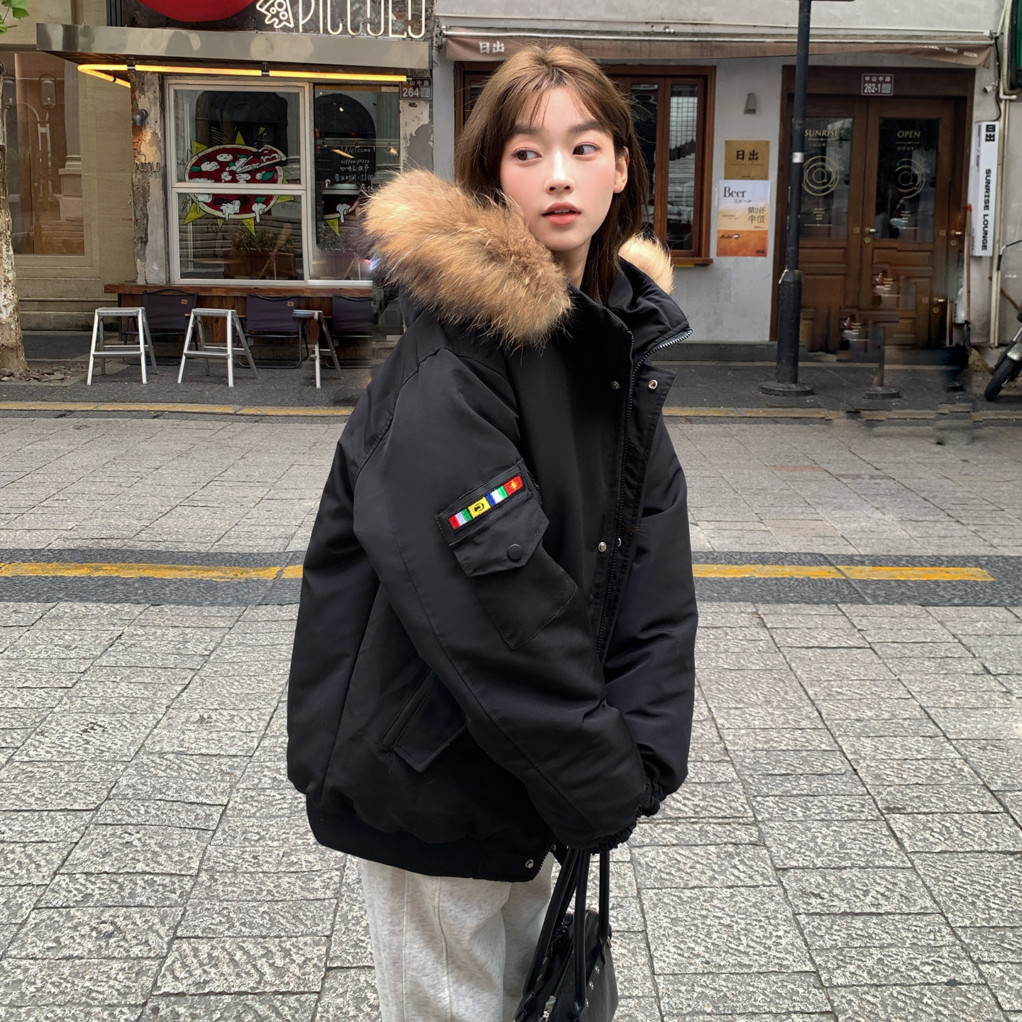 Real disparar 2025 invierno coreano suelto retro plumón chaqueta de algodón mujer suelto gran cuello de pelo para superar la tendencia de abrigo de algodón image 4