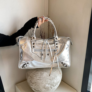 European and American Retro Rivet Mobile Bag Women's 2025 New Large Capacity Portable Tote Bag Sense Shoulder Crossbody Bag