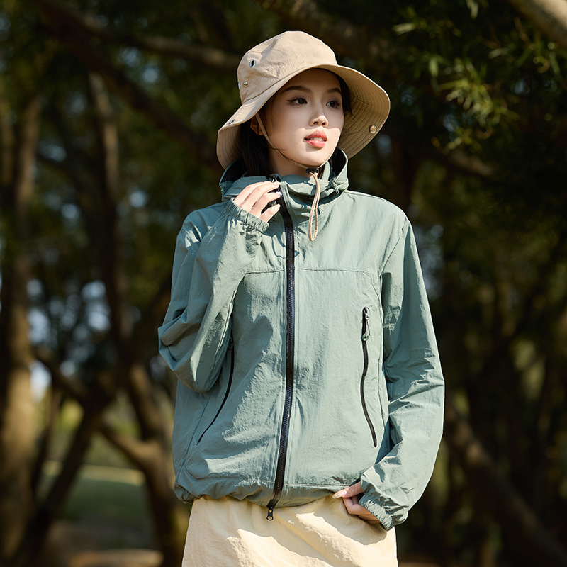 カンナの下で日焼け止めの服の女性の薄い通気性2025新型の日焼け止めの上着の男性の日焼け止めの上着のUPF100日焼け止めの服