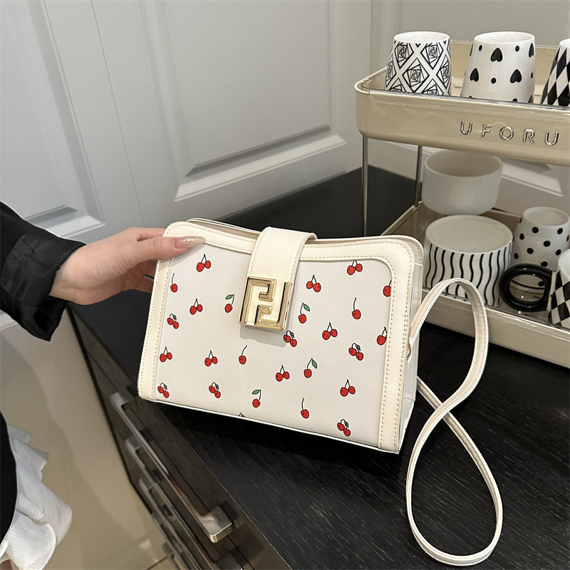 Fresh summer shoulder bag for leisure