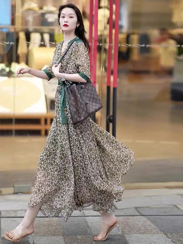 Váy hoa maxi nữ thắt eo FL222411 thiết kế sang trọng cỡ lớn — Váy liền màu xanh lá