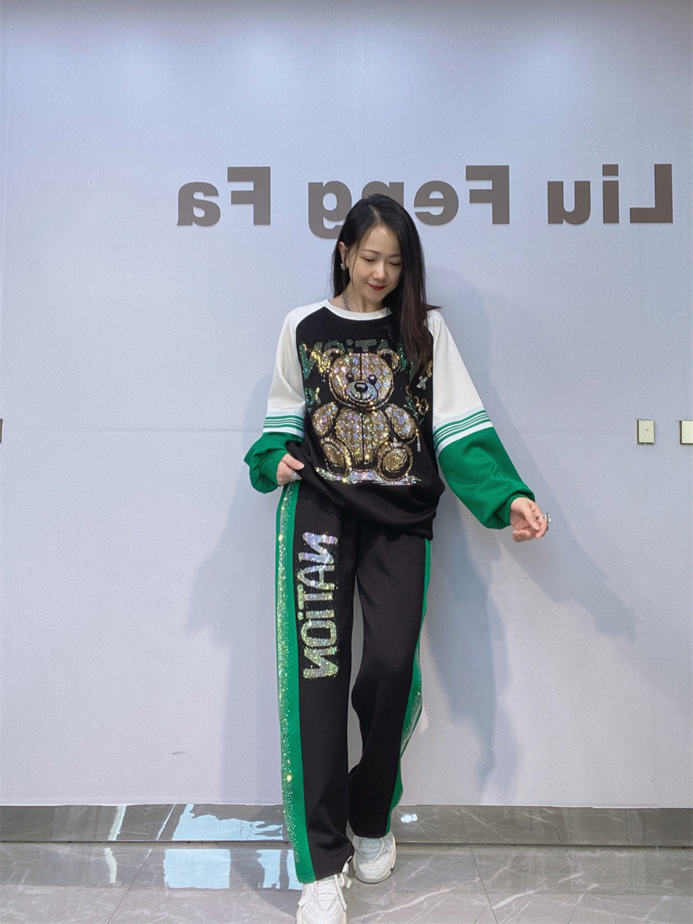 Productos europeos industria pesada diamante caliente ropa deportiva de impacto de color femenino conjunto de ropa deportiva de otoño femenino cuello redondo de manga larga ropa protectora de dos piezas