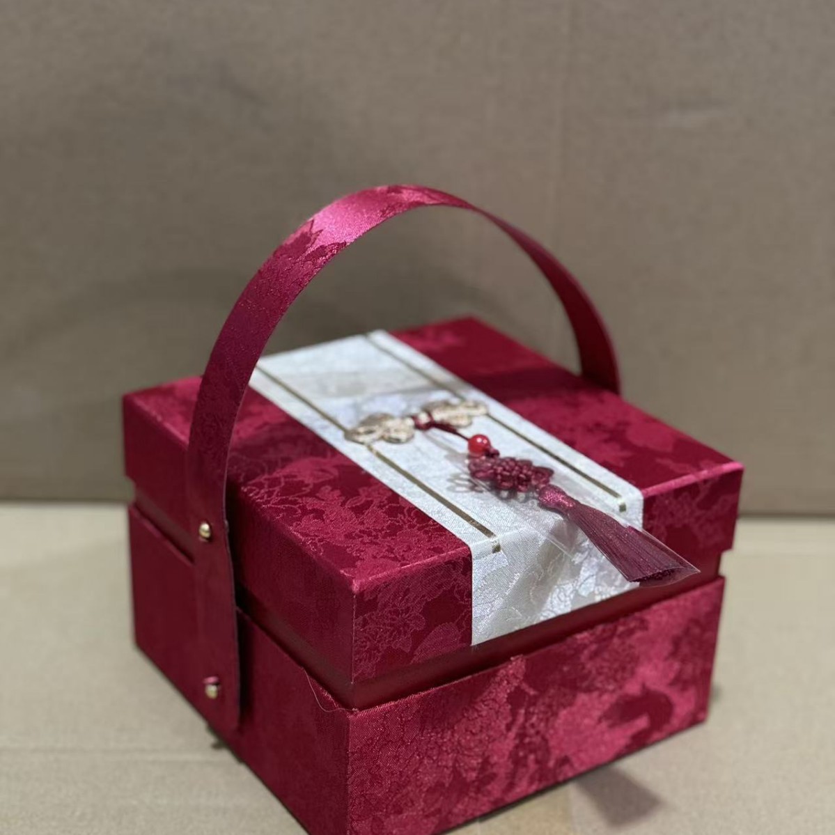 New Chinese-style tassel square box, popular wedding gift box, empty gift box, wedding candy box, gift box