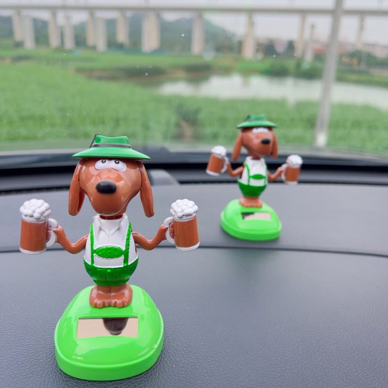Adornos para automóviles cruzados, decoración para automóviles de resina, accesorios interiores para perros de palomitas de maíz para automóviles solares, sacudiendo la cabeza y llamando a la muñeca