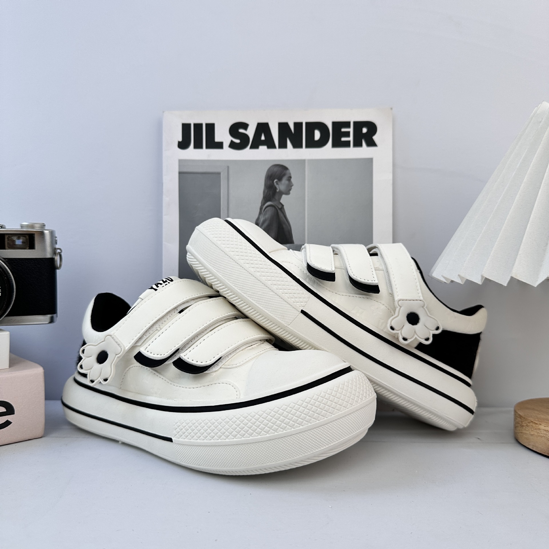 Garra de gato velcro simple zapatos de pan de suela gruesa para mujeres 2025 nuevo estilo universal nicho casual zapatos de skate ligeros super calientes