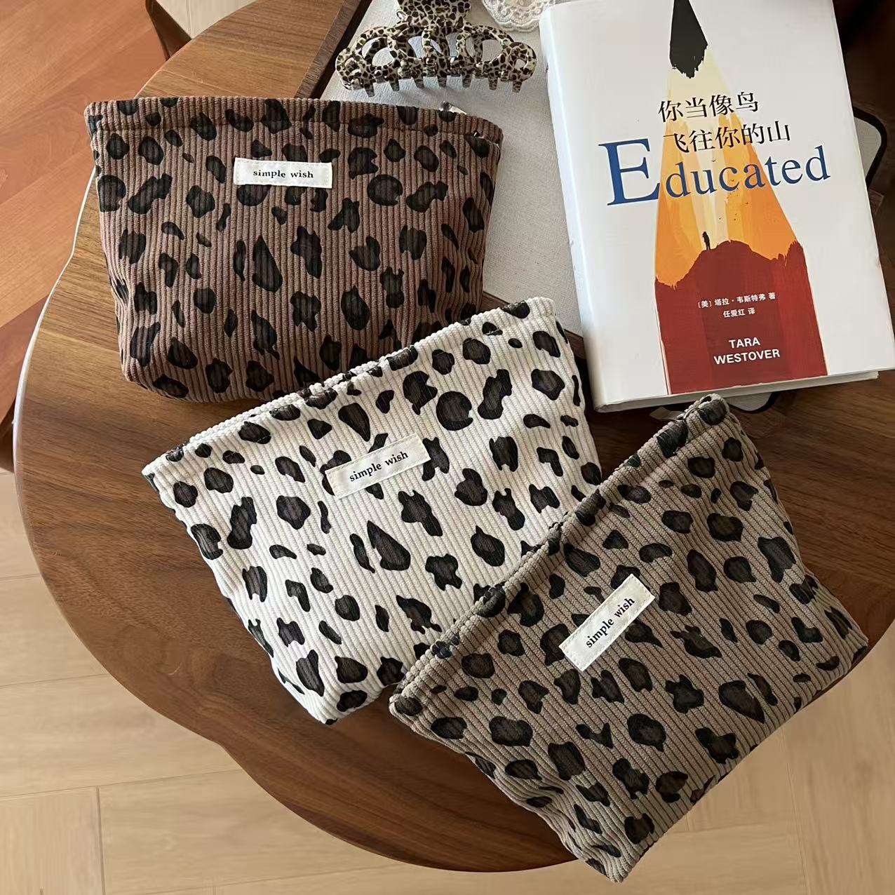 Small retro cosmetic bag