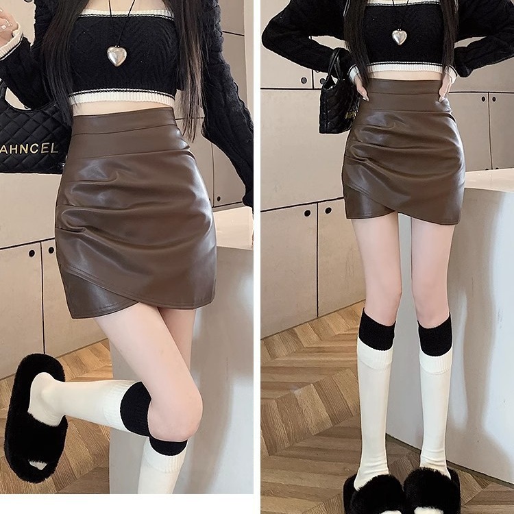 Plus-Size Pleated Leather Mini Skirt for Women, Autumn and Winter New High-Waisted Slimming Irregular A-Line Fashion Bodycon Short Skirt