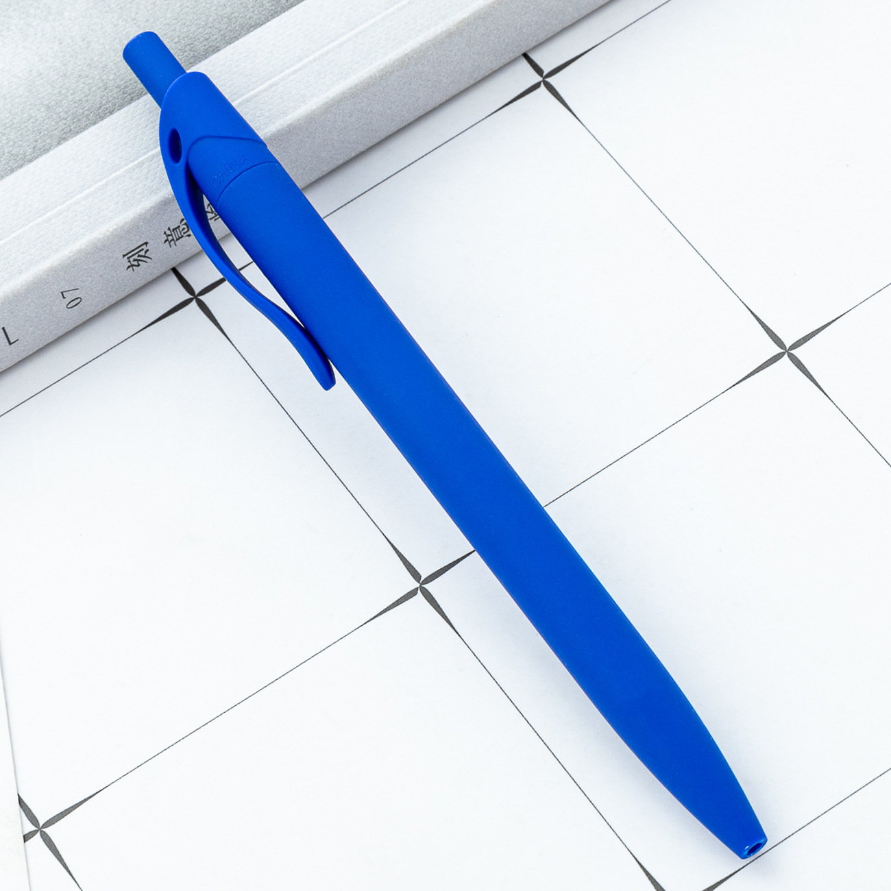 Bolígrafo de plástico multicolor se puede imprimir logotipo de escritorio de oficina bolígrafo de hotel promocional publicidad bolígrafo de regalo