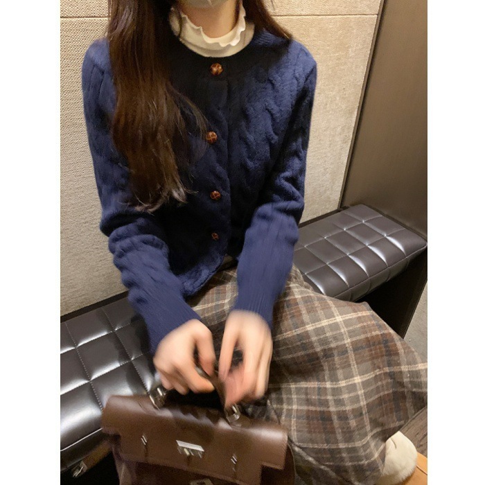高级感软糯韩系树脂扣针织开衫2025秋季新款慵懒风圆领麻花外套女|undefined