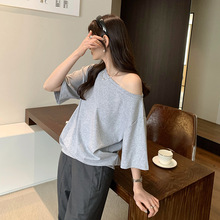 小众辣妹韩系漂亮斜肩宽松短袖T恤女装好物2025夏季新款露肩上衣