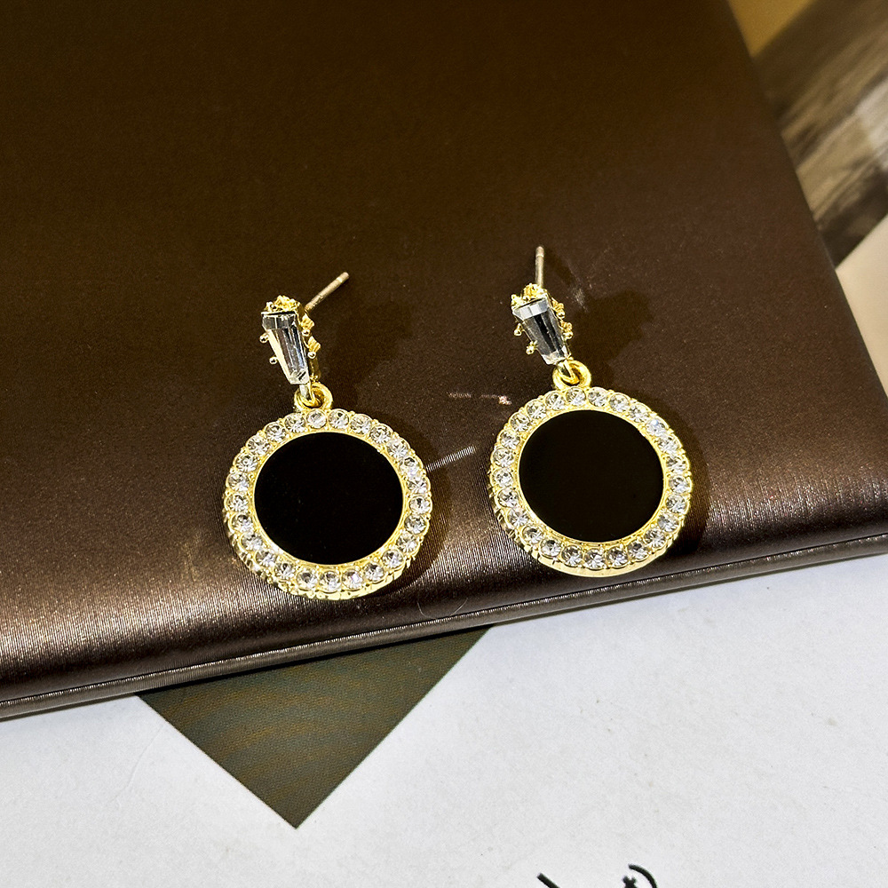 Pendientes de diamantes cuadrados redondos negros coreanos Pendientes de circón de alta gama de moda Pendientes geométricos de personalidad mujer