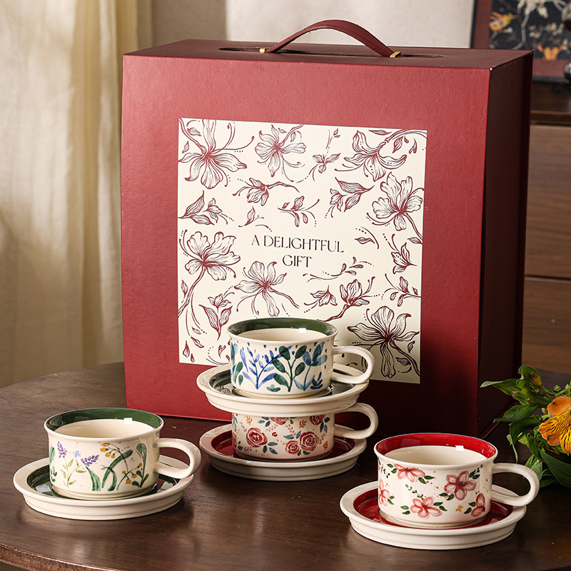 Juego de caja de regalo de taza y disco de café medieval finlandés, regalo, taza de cerámica de alto valor, festival retro de estilo pintado a mano