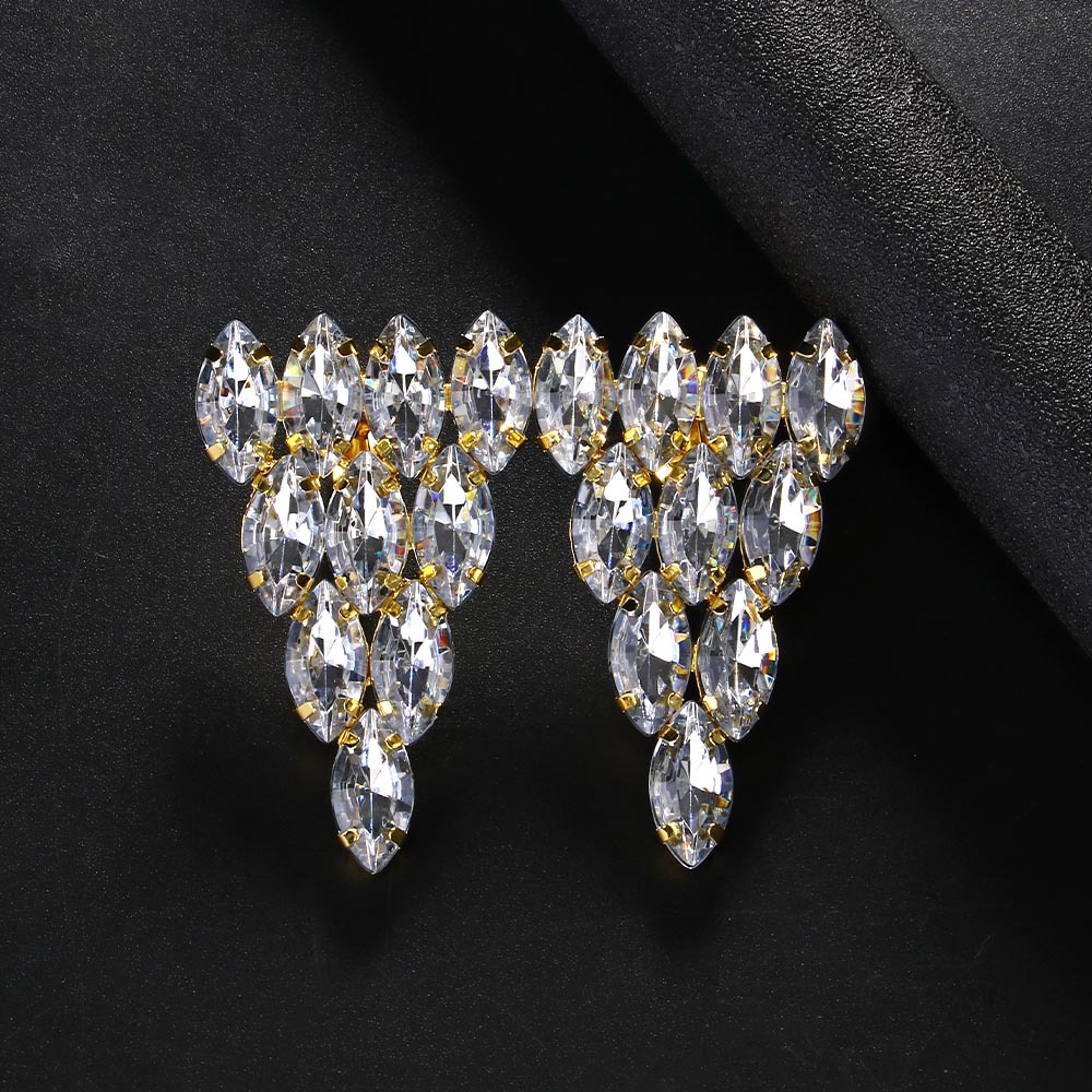 Cross-border nuevo diamante completo invertido triángulo oreja clip No perforado pendientes de diamantes de imitación luz pendientes de joyería de lujo