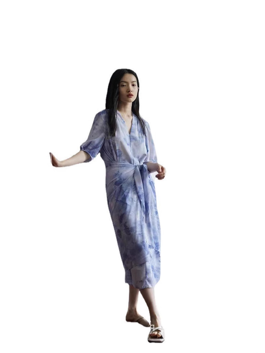 Đầm maxi nữ thắt eo kiểu Pháp họa tiết hoa nhỏ màu xanh — Váy liền màu xanh lam