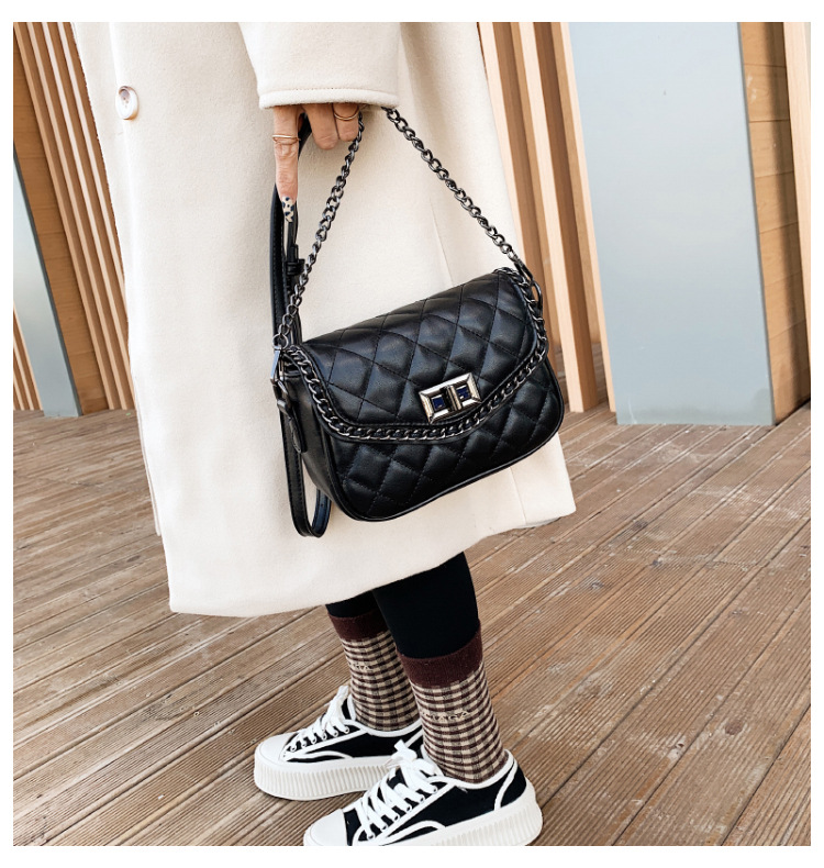 Fashion Pu 2021 New Winter Chain Shoulder Messenger Bag Wholesale display picture 4