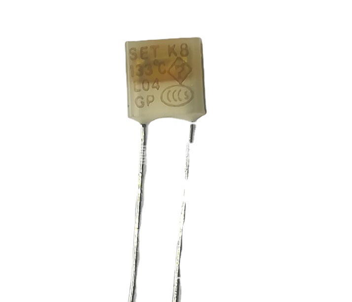 K8 133度2A方形温度保险丝 热熔断器 热保护器 热熔断体 温度保护