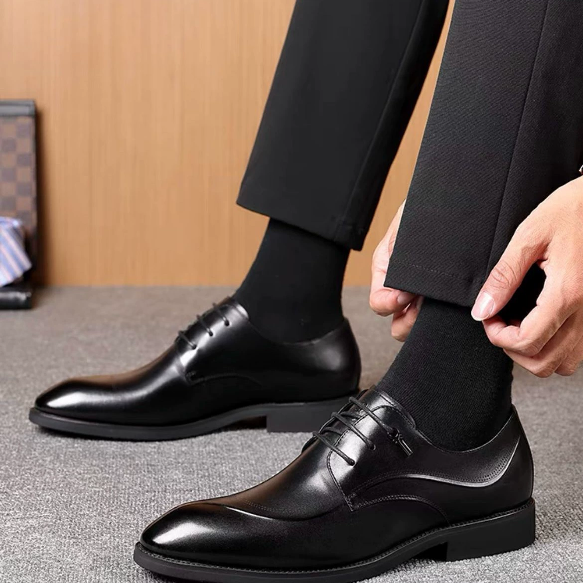 Кожаные мужские кожаные туфли производителей взрывных подлинных туфель Черные коричневые туфли на шнуровке Мужские туфли Four Seasons Свадебные мужские туфли 8885