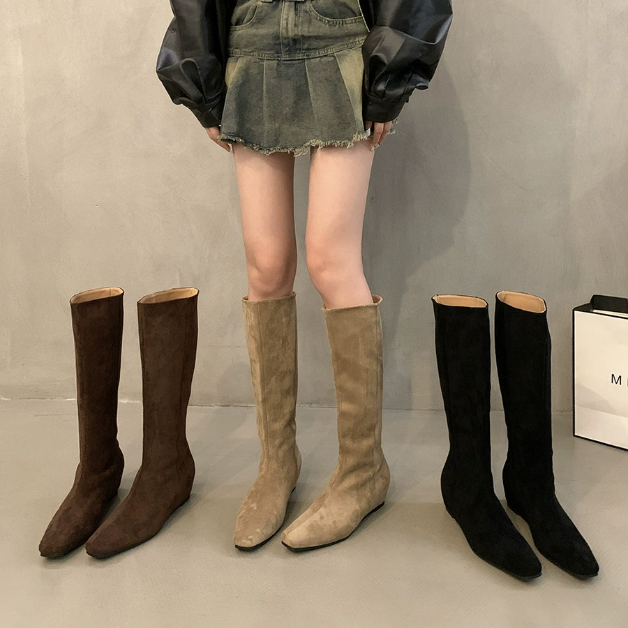 Поднятые наконечники цвета хаки тонкие средние сапоги женские туфли 2024 новые осенние длинные прямые сапоги рыцаря