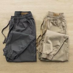 工事現場の労働者の仕事に耐えて出勤して着る仕事のズボンの男の2022春夏の耐摩耗性の緩い労働保護の服装のズボン