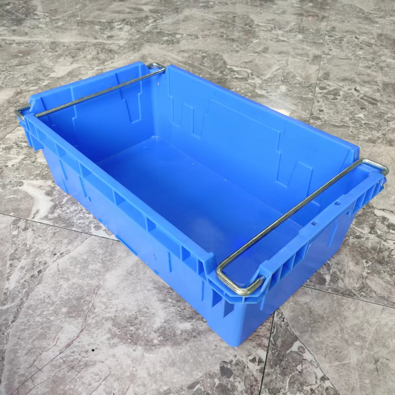 蓝色铁耳塑料箱工业运输可堆叠物流箱五金汽配厂加厚周转箱物料框