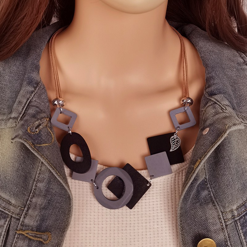 Collar de babero de chip de madera geométrico vintage hecho a mano colgante de madera collar transfronterizo nuevos accesorios al por mayor