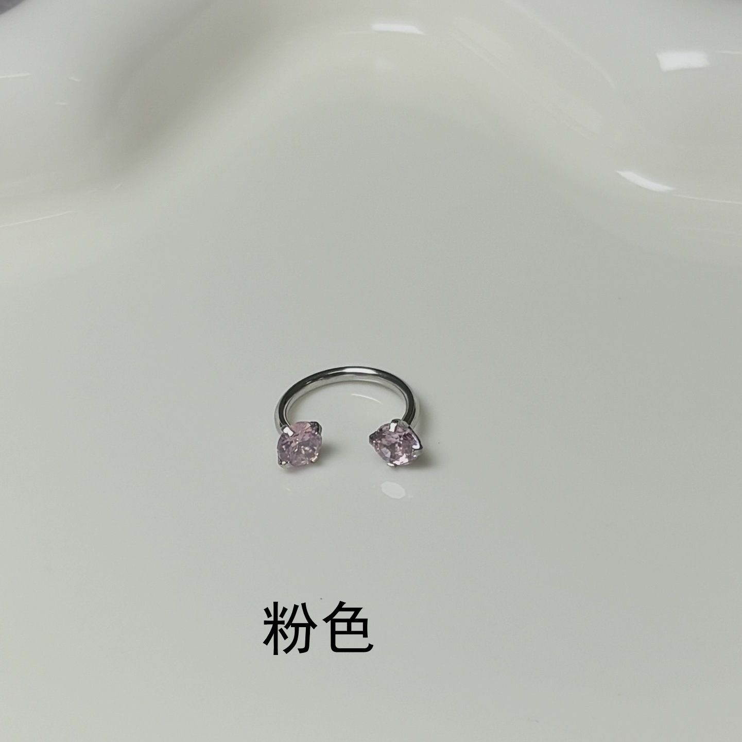 16G labret stud size and finish detail