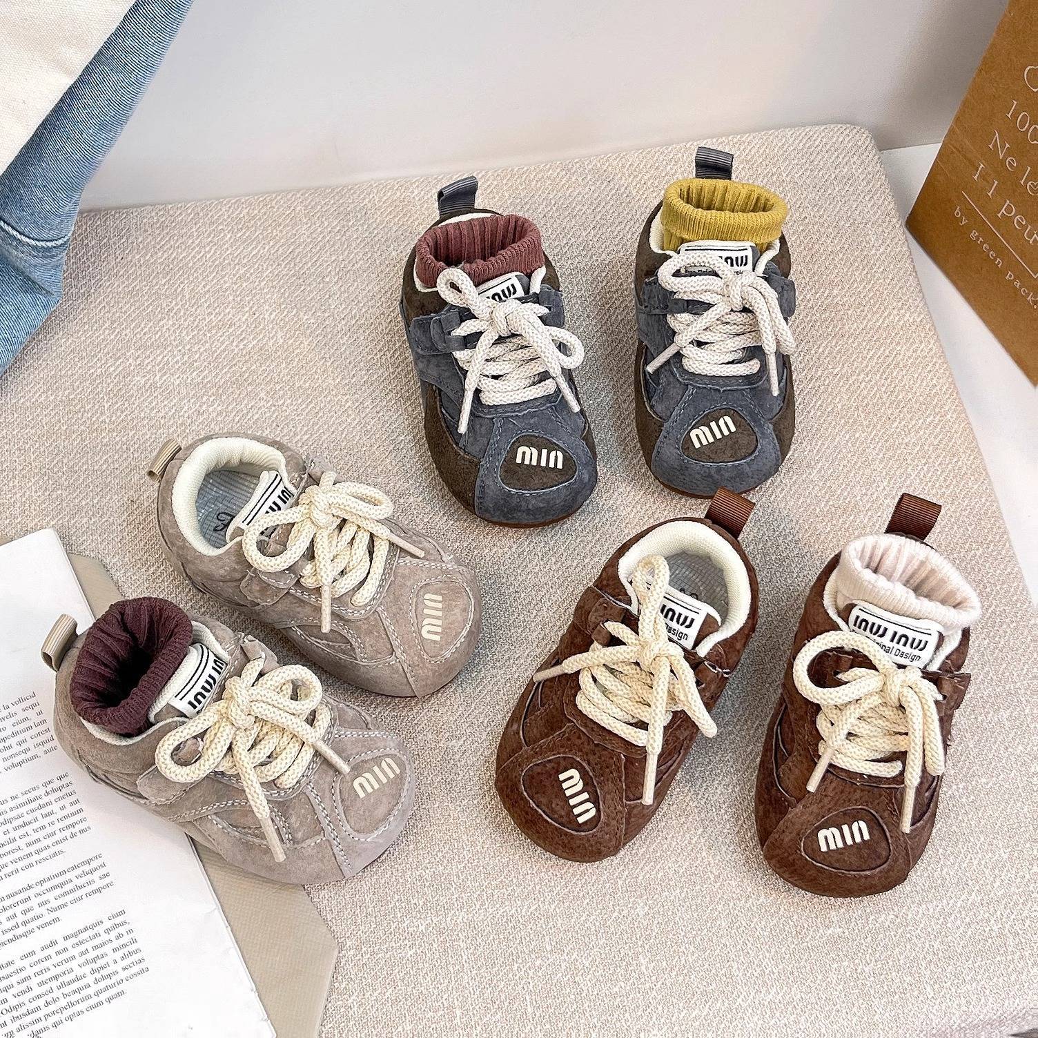 Children's sneakers for early age for leisure