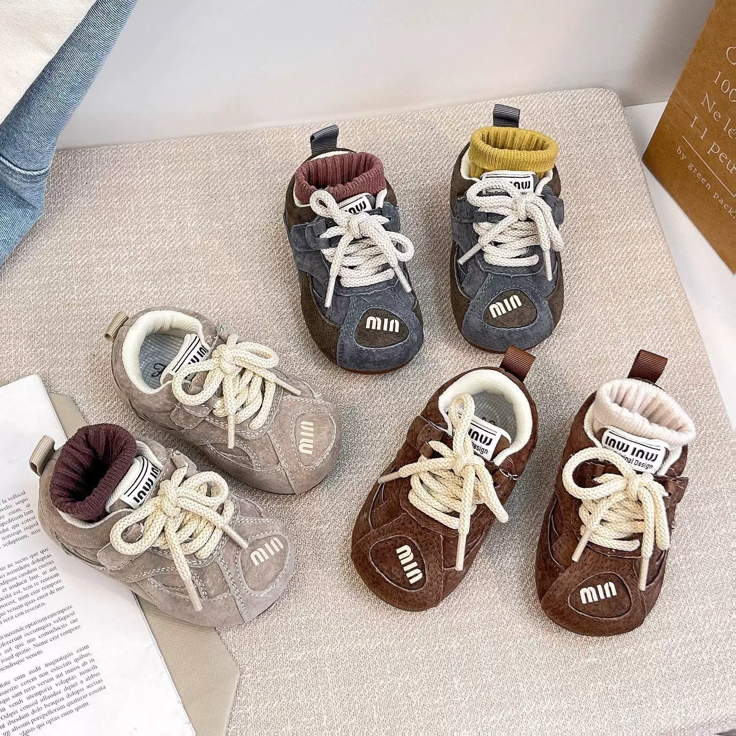 Детские ходунки 2025 весна и осень новая корейская версия детской повседневной спортивной обуви мягкая дышащая повседневная обувь