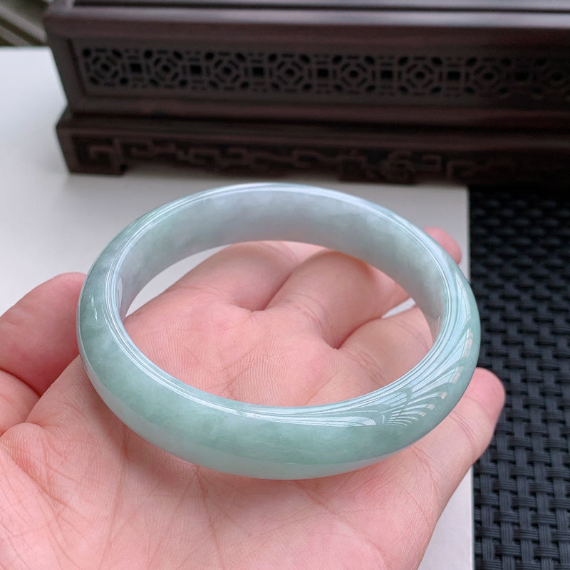 Vòng tay ngọc bích Miến Điện cao cấp A hàng mới băng sáp nước hồ xanh trắng
