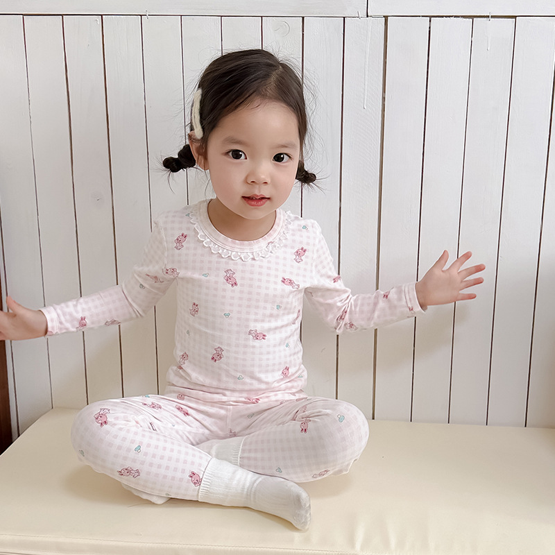 버섯을 따는 작은 토끼 - 라이크라 슈트