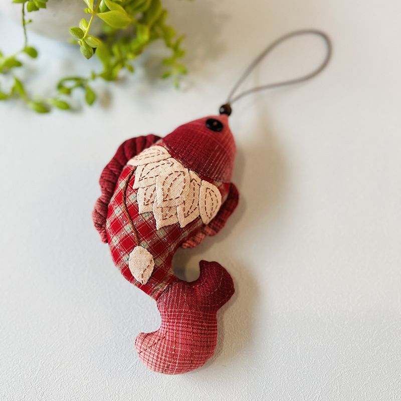 Año nuevo hecho a mano diy patchwork creativo colgante de pescado lu material de bordado paquete regalo de año nuevo decoración del coche pequeño colgante de la bolsa de pescado