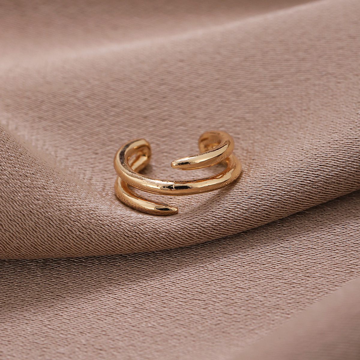 Estilo coreano personalizado pendientes simples de alta calidad en forma de U irregular clip de oreja cuadrada simple clip de hueso de oreja sin oreja al por mayor