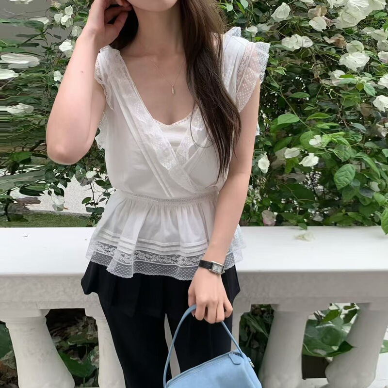Sizes Have Been Updated. Korean-Style Cute and Youthful Lace Patchwork V-Neck Pleated Flutter Sleeve Blouse in White and Blue with Off-Shoulder Design Sizes Have Been Updated. Korean-Style Cute and Youthful Lace Patchwork V-Neck Pleated Flutter Sleeve Blouse in White and Blue with Off-Shoulder Design