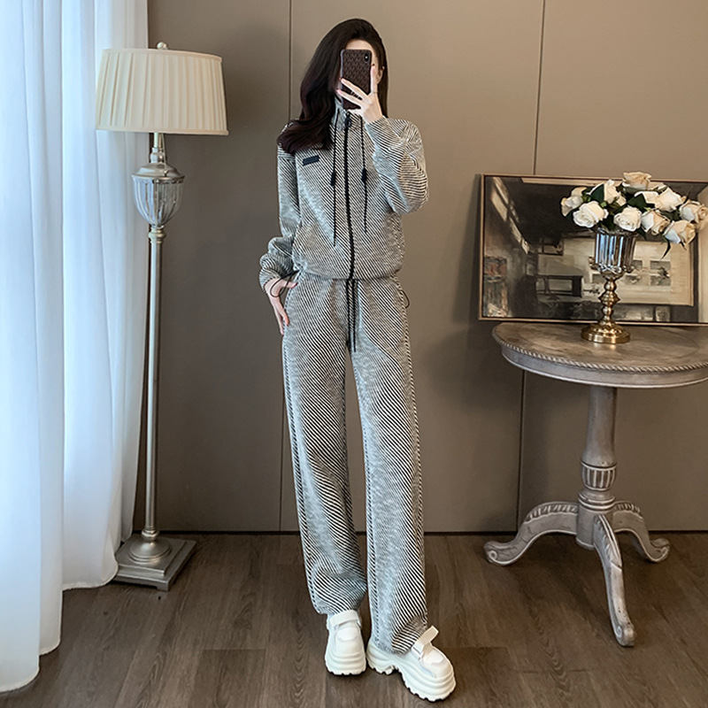 High-end casual sports suit women's autumn and winter new European goods fried street stand collar striped sweater wide leg pants two-piece set