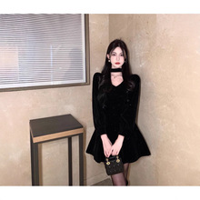 新年战袍过年衣服喜庆女装年会小礼服黑色丝绒初恋连衣裙子秋冬天