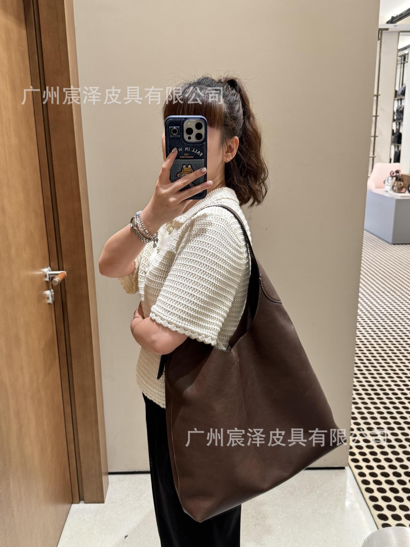 Large maple leaf brown 39