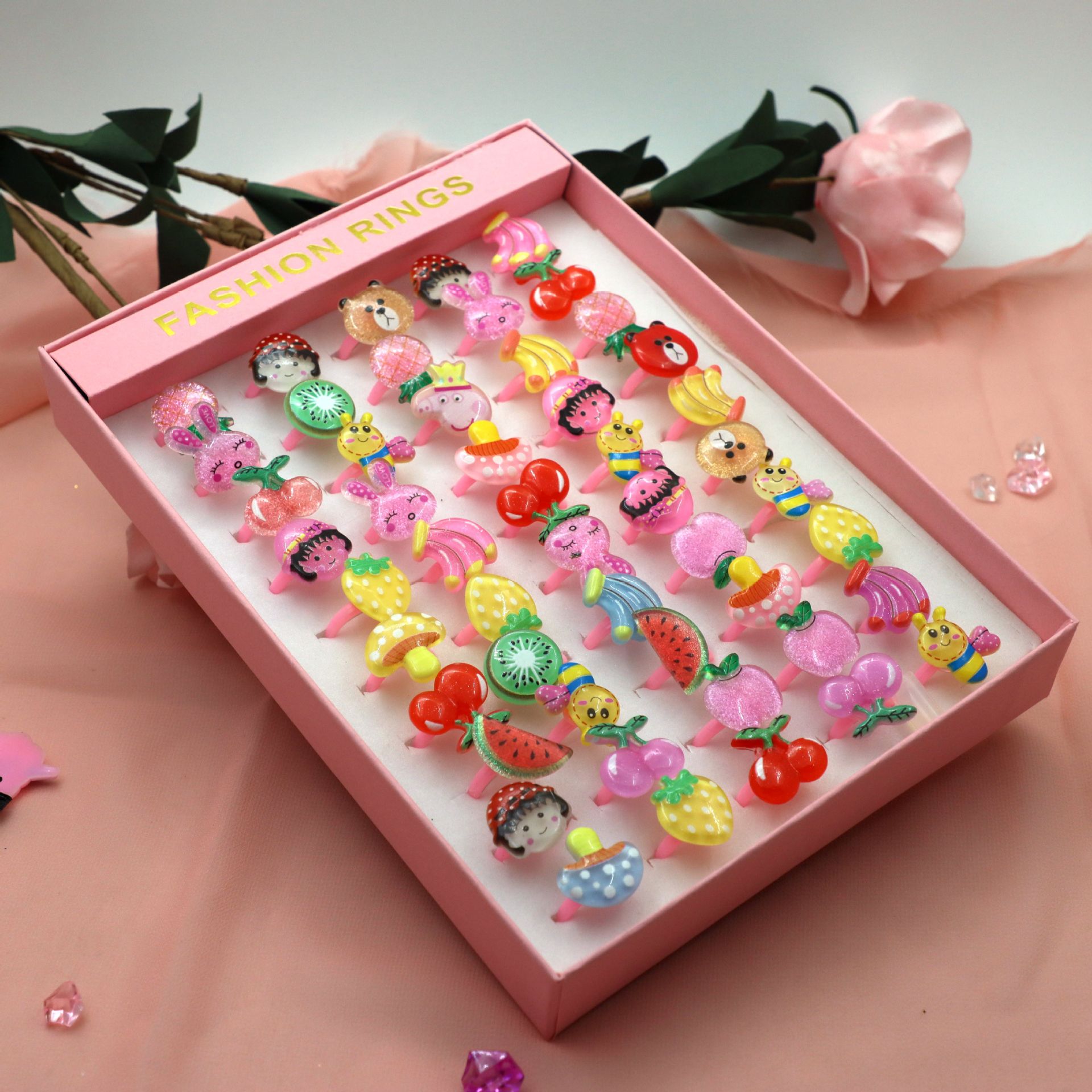 Venta al por mayor de dibujos animados de Corea 50 Unids anillo de resina de acrílico de los niños juguete de plástico anillo chica pequeño regalo