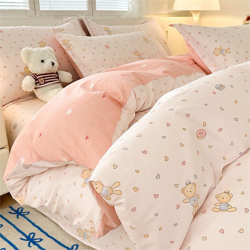 Cama de algodón de dibujos animados juego de cuatro piezas 2025 nuevo verano sábana de algodón edredón juego de tres piezas ropa de cama de dormitorio