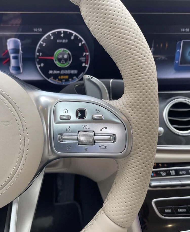 Suitable for all Mercedes-Benz models, upper and lower, left and right, beige leather with AMG809 logo electroplated steering wheel kit