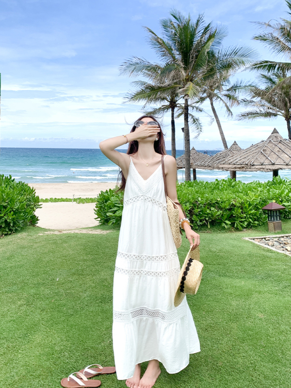 2025夏季新款显瘦慵懒风白色拼接花边吊带连衣裙大摆长裙女装chic|undefined