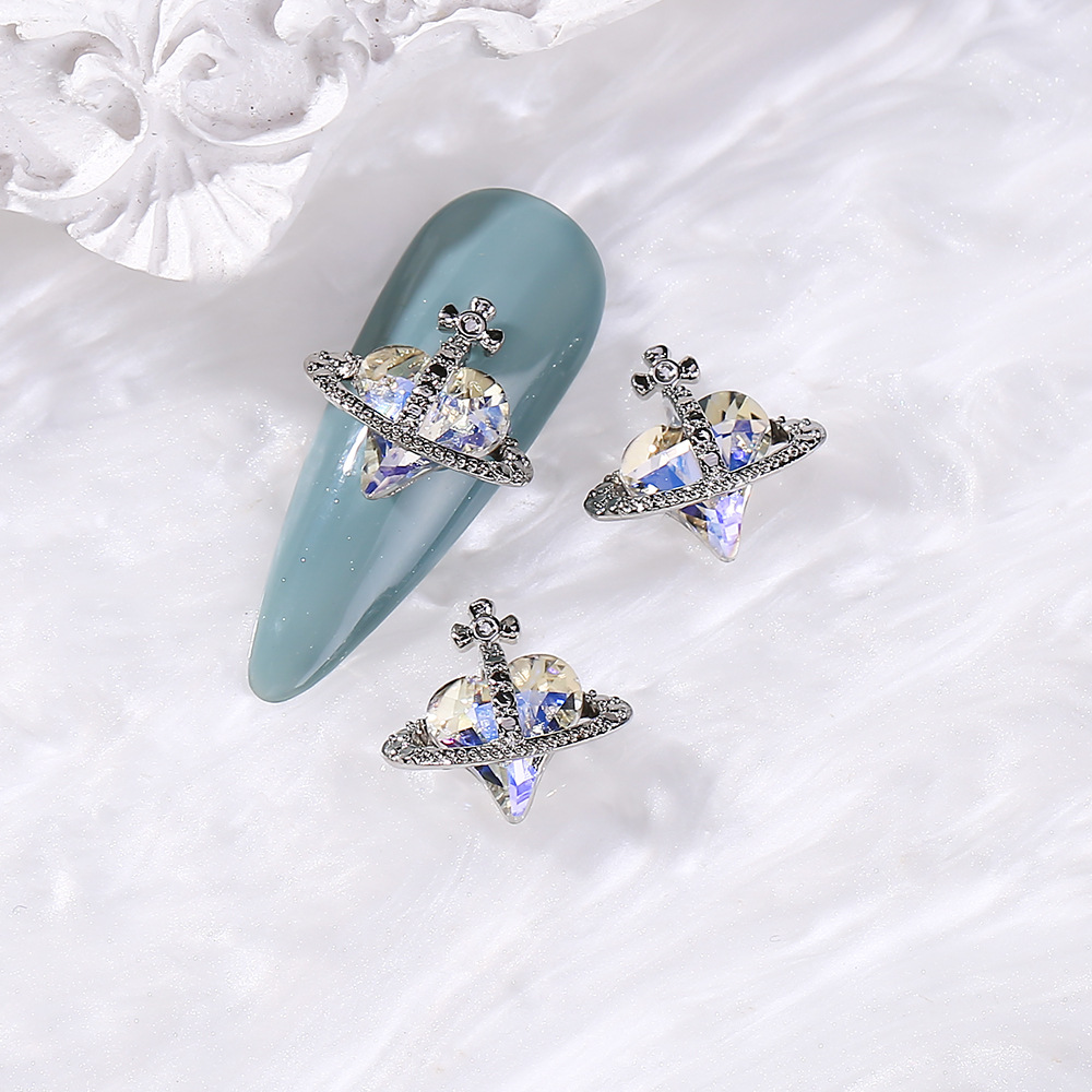 En línea celebridad reina madre uñas aleación joyería torcida melocotón corazón diamante retro estilo oscuro plata uñas accesorios de diamantes decorativos