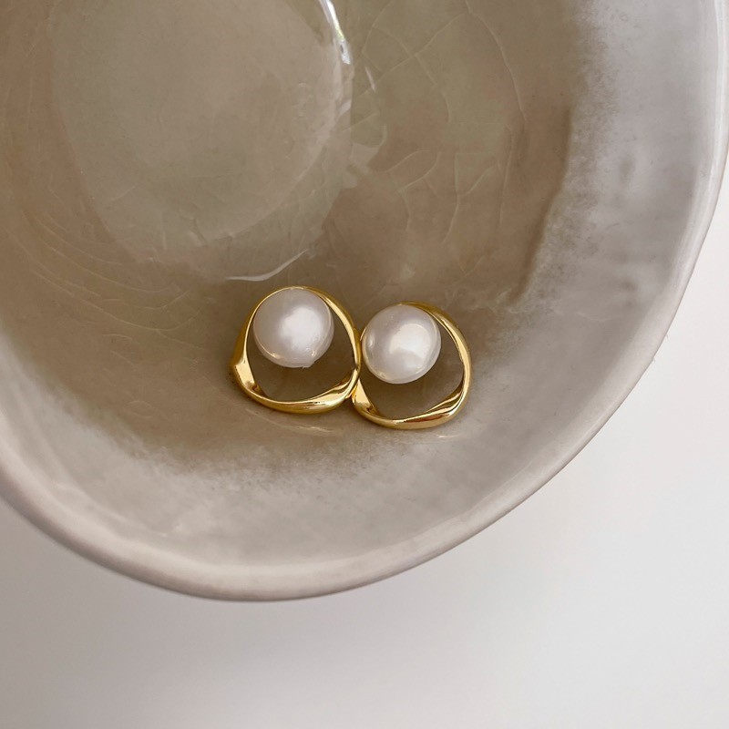Retro elegant earrings from pearl