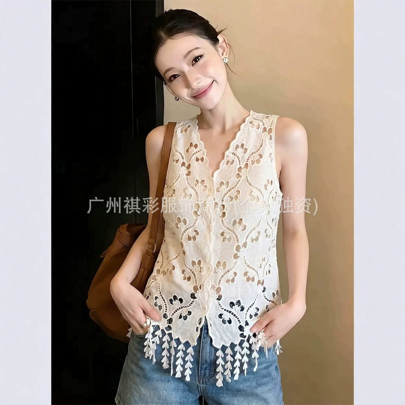 2026 Summer New Style V-Neck Lace Shirt with Tassels, Gentle Style, Loose Fit, Slimming, Sleeveless Vest for Women 2026 Summer New Style V-Neck Lace Shirt with Tassels, Gentle Style, Loose Fit, Slimming, Sleeveless Vest for Women