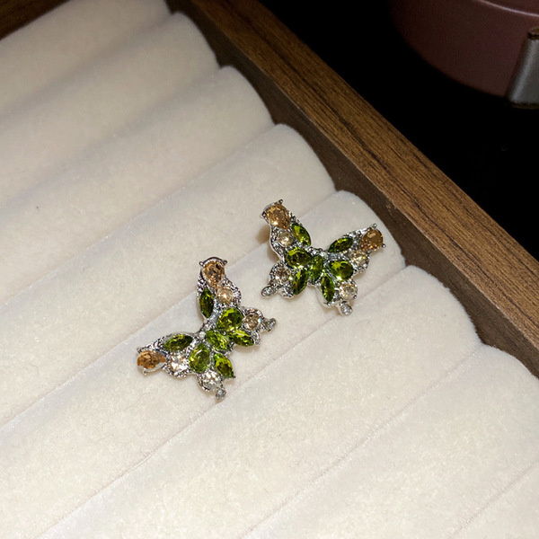 Retro elegant earrings with zircon with letters from pearl