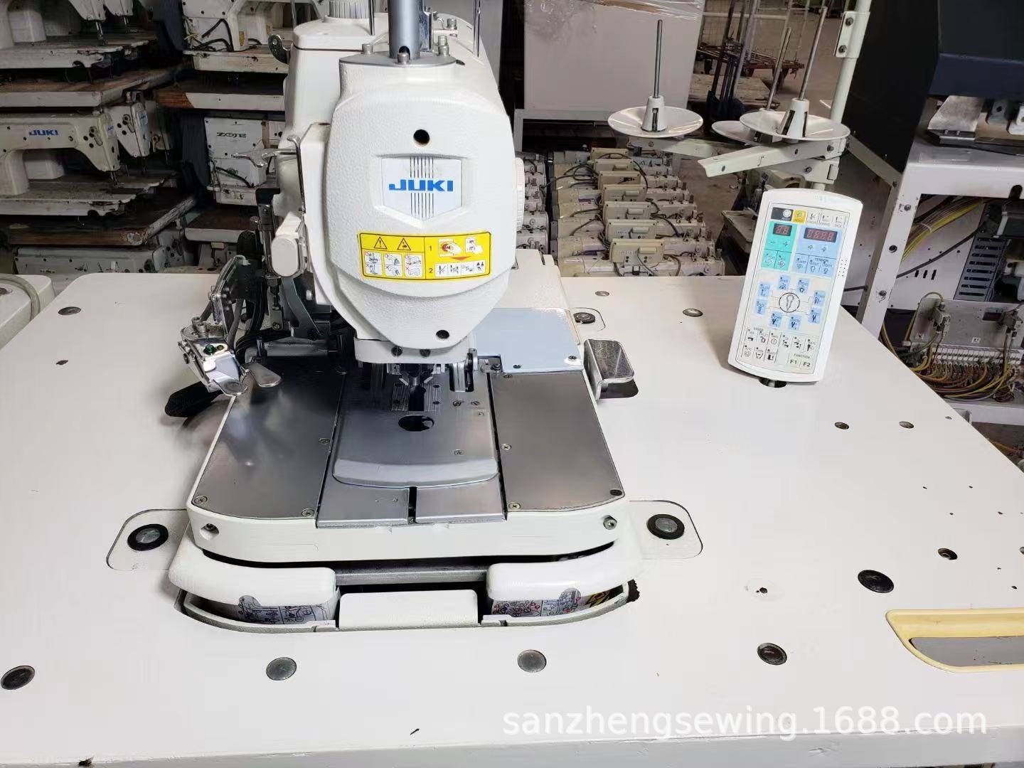 二手JUKI 3200电脑圆头锁眼机 电脑凤眼机 服装扣眼机 电脑锁眼机
