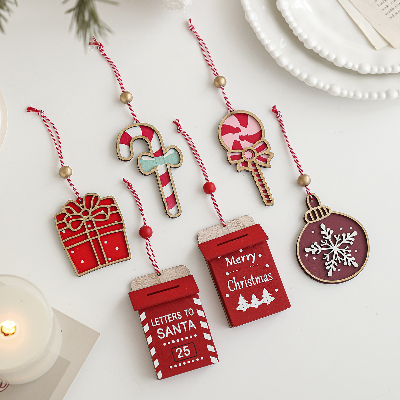 Nuevo colgante de madera roja colgante de madera decoración de árbol de Navidad decoración de escenas pintadas en stock al por mayor