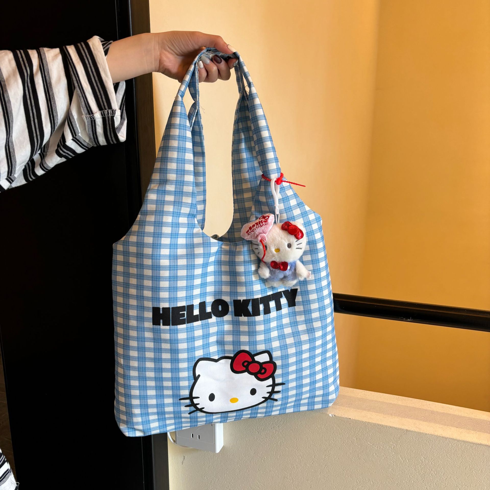 Bolso de gato a cuadros azul y blanco, patrón de dibujos animados lindo, bolso de viaje de gran capacidad, diseño retro, color de contraste a cuadros